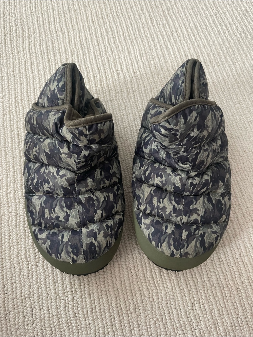 The North Face Kids Quilted Camouflage Slip-On Shoes in Olive Green